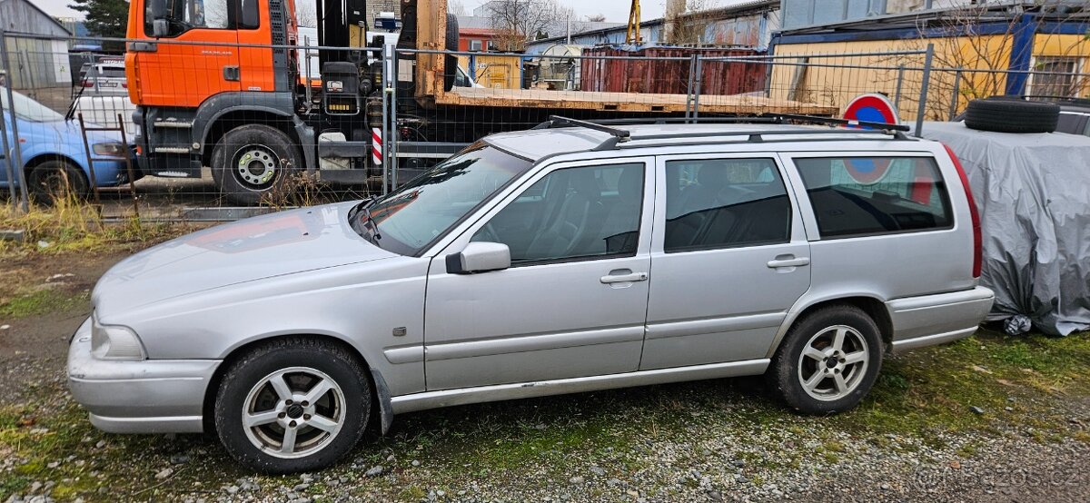 Volvo V70 2,5 TDI automat - 4