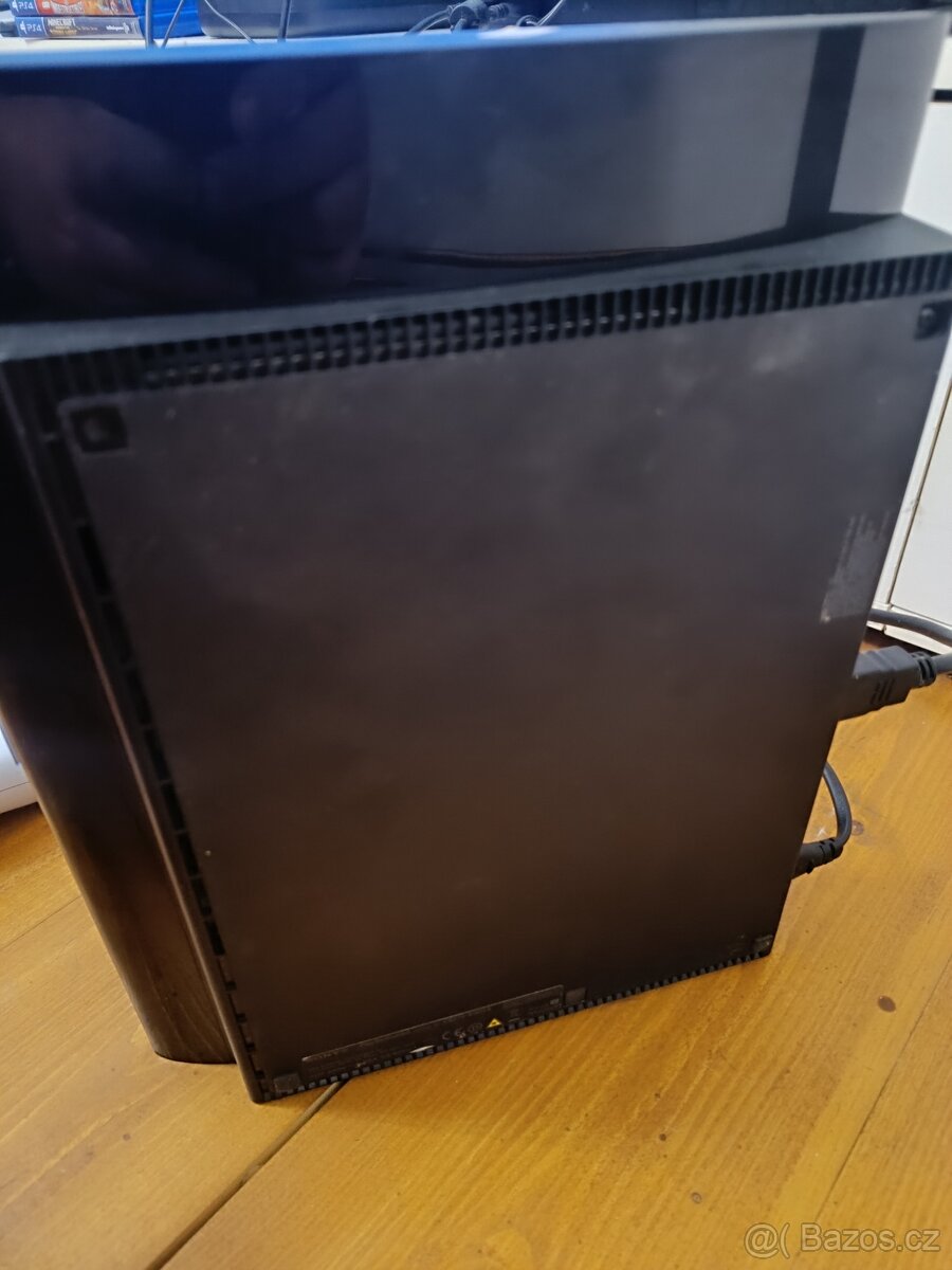 PS3 Super Slim, ovladač + 4 hry / PlayStation 3 - 4