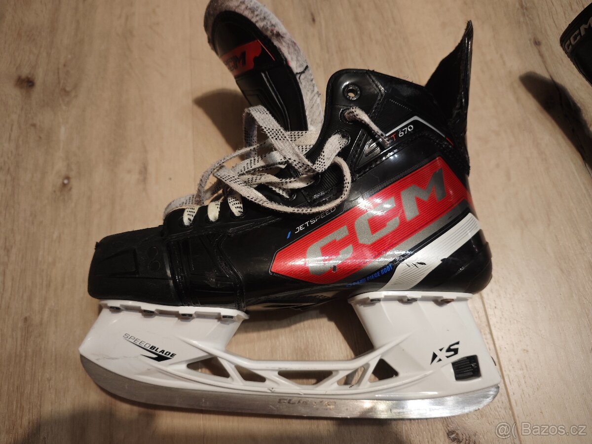 Brusle CCM JETSPEED FT670 SR vel.43,5 - 4