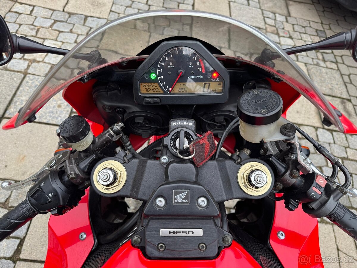 Honda CBR 1000 rr 2004 - 4