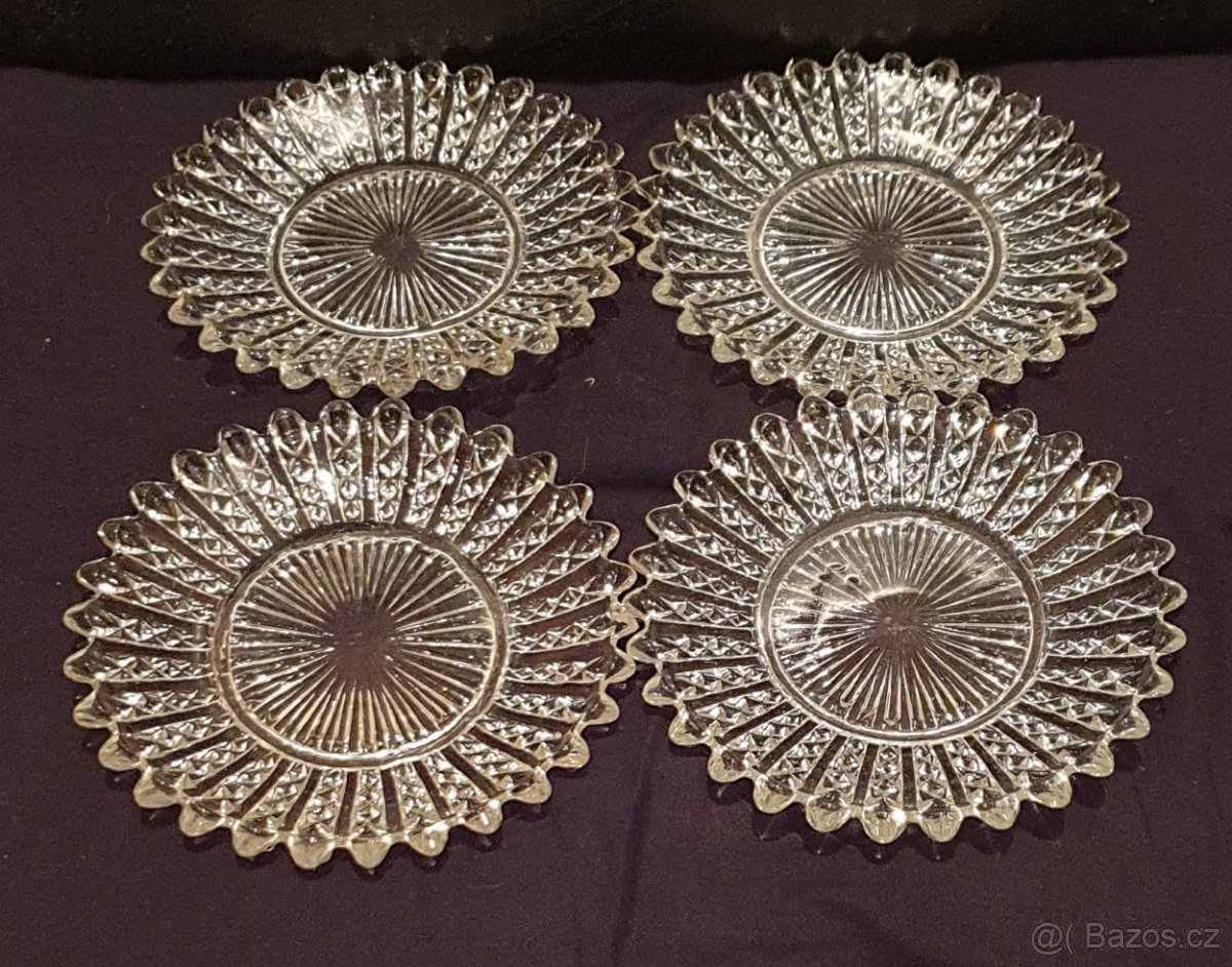 Skleněné talířky - 4
