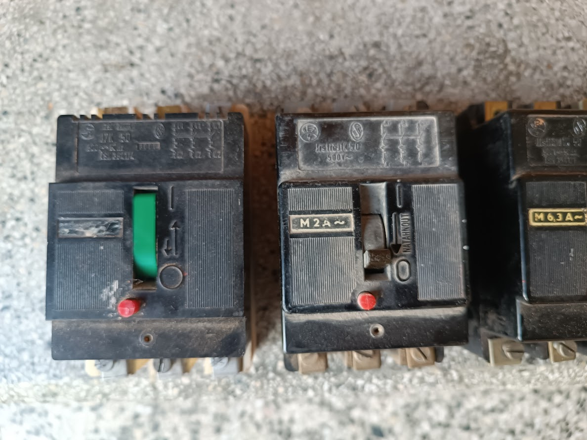 Nabízím staré jističe - 4