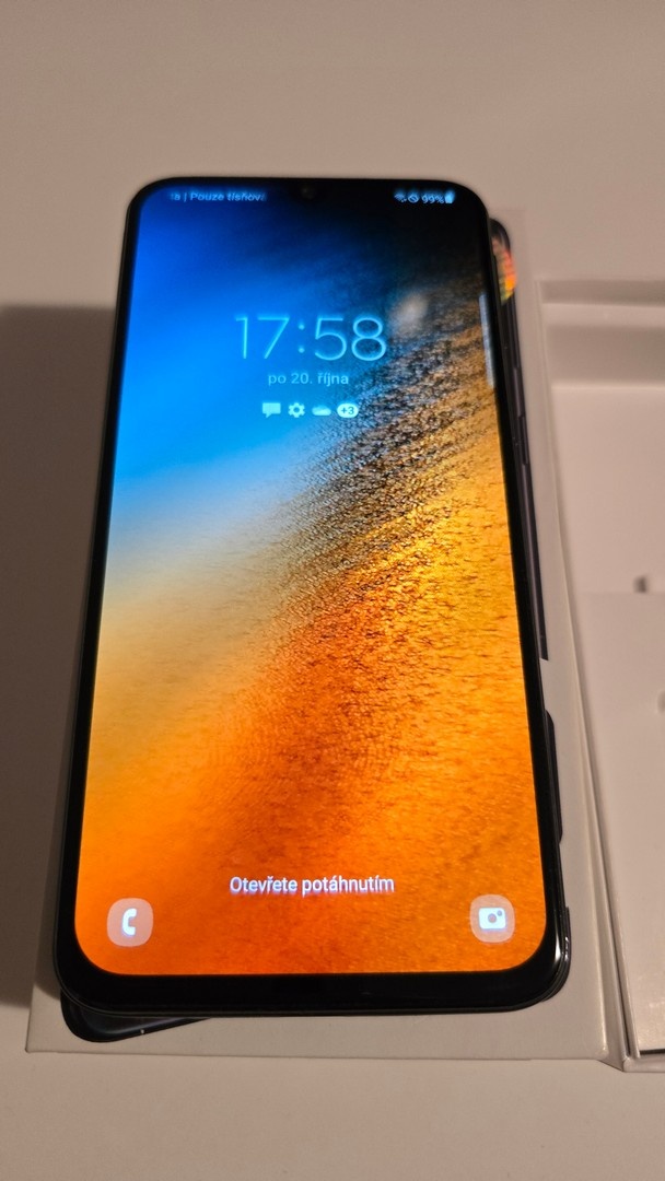Mobilní telefon Samsung Galaxy A40, 4GB/64GB, výborný stav - 4