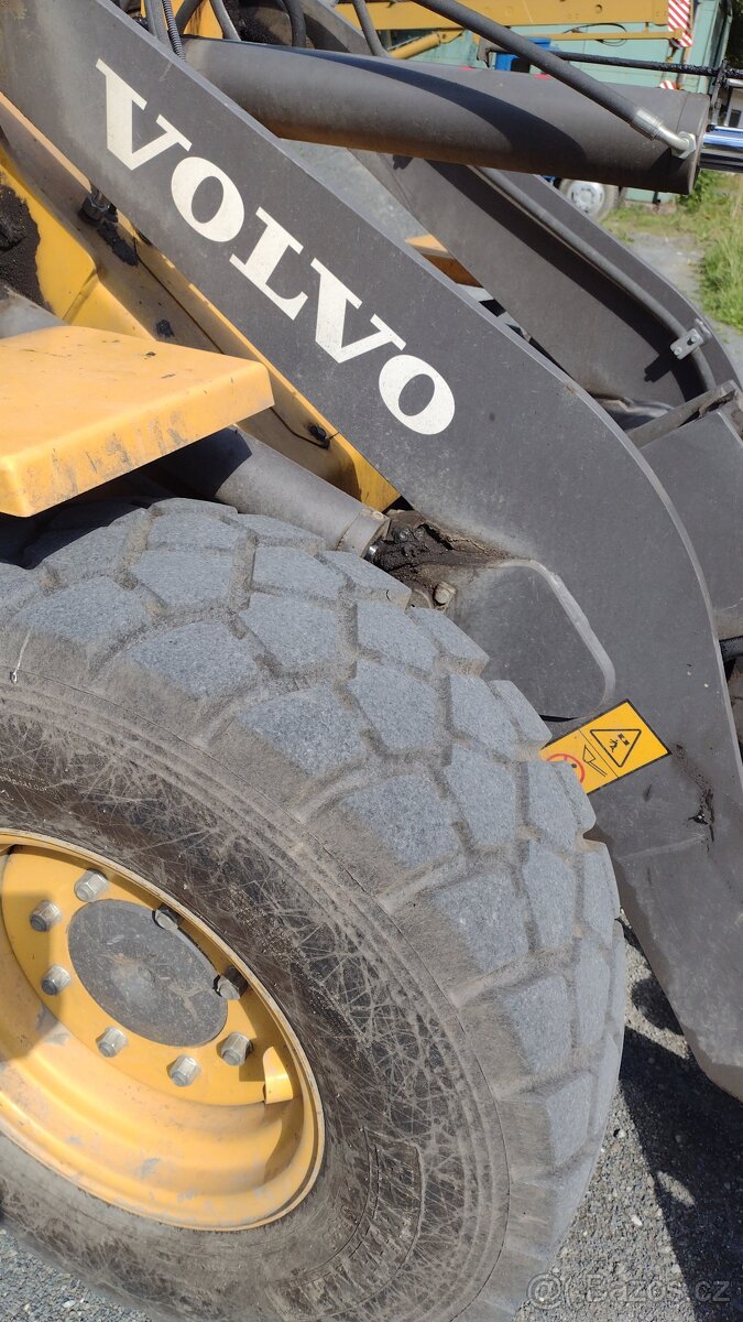 Nakladač VOLVO L30GS - 4