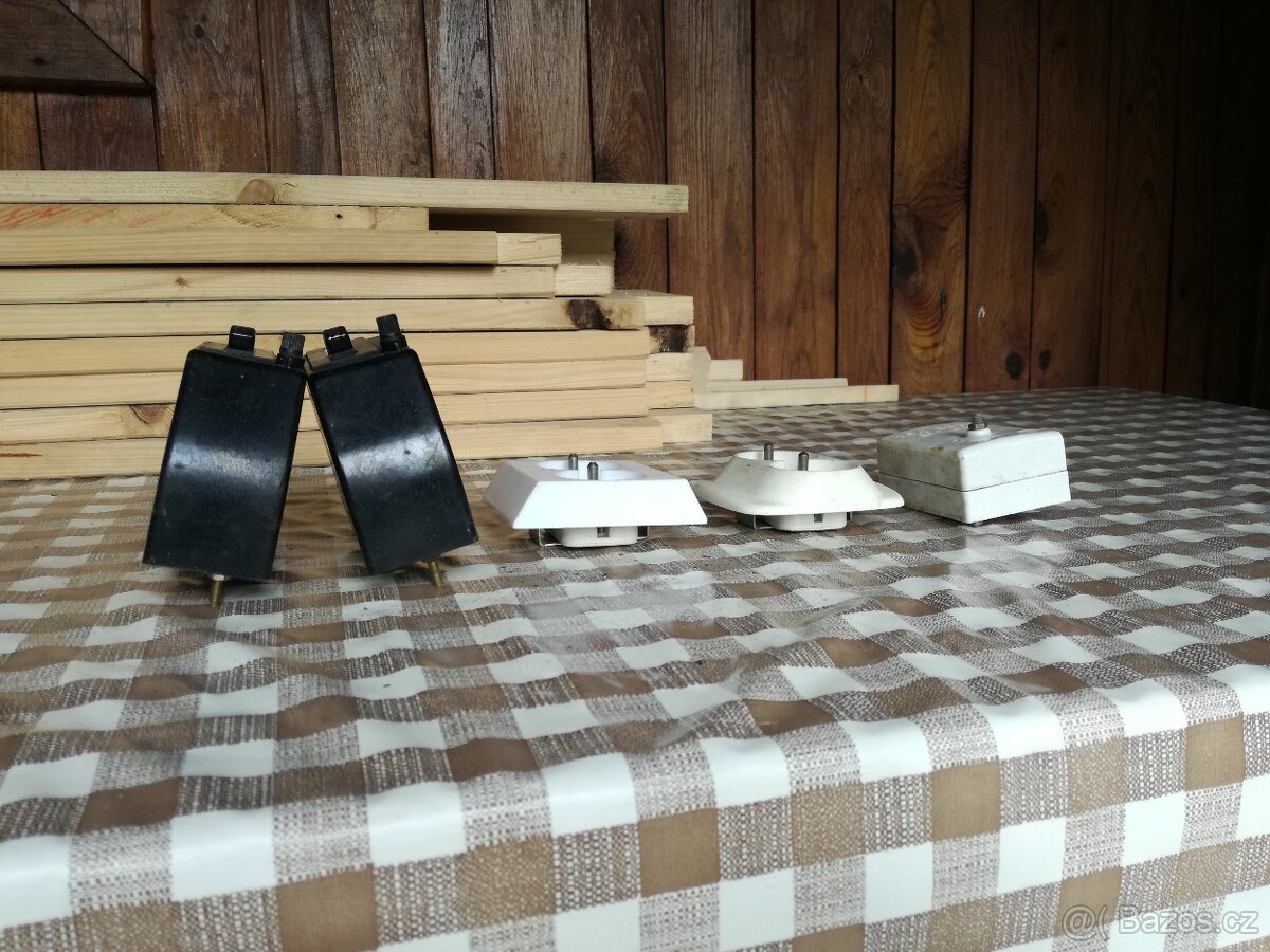 El. materiál starší výroby - 4