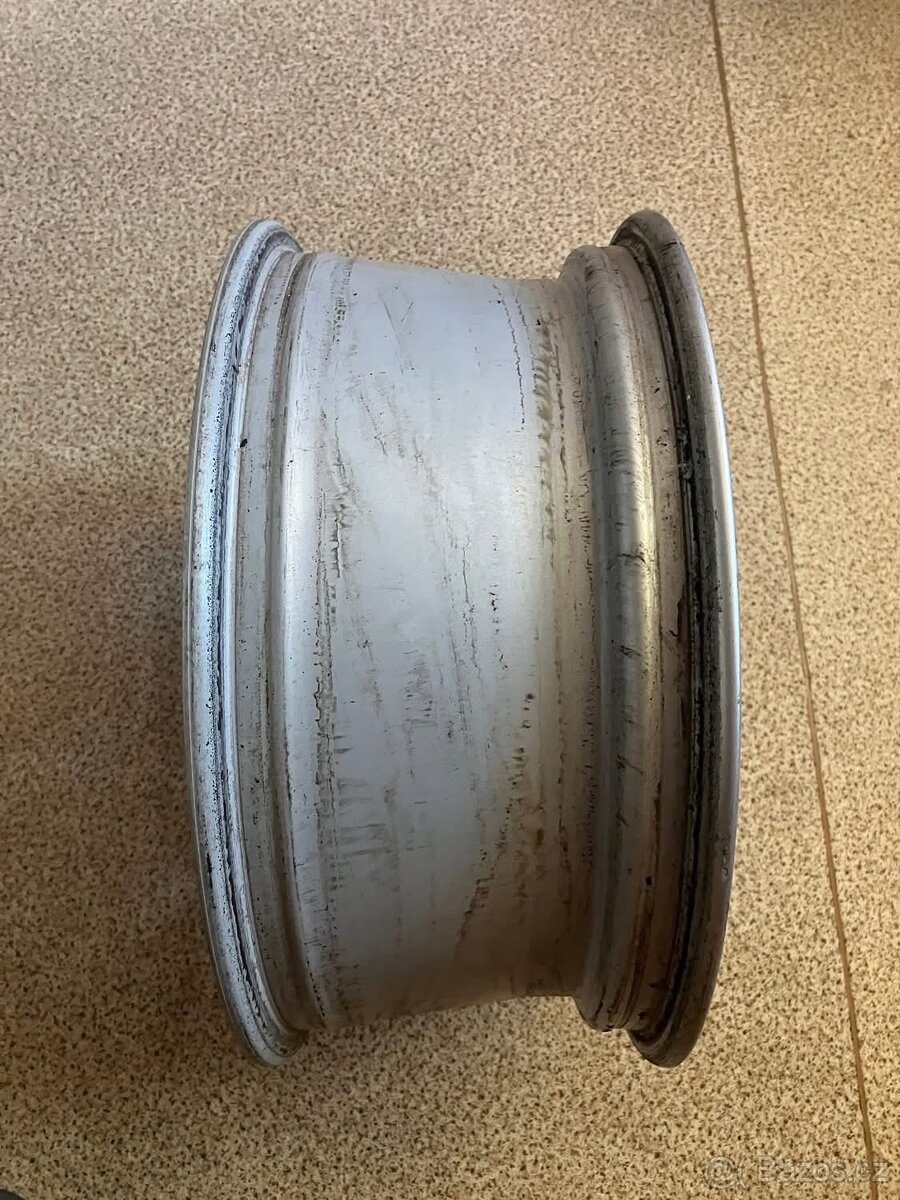 Trinity, R18, Škoda Superb - 4