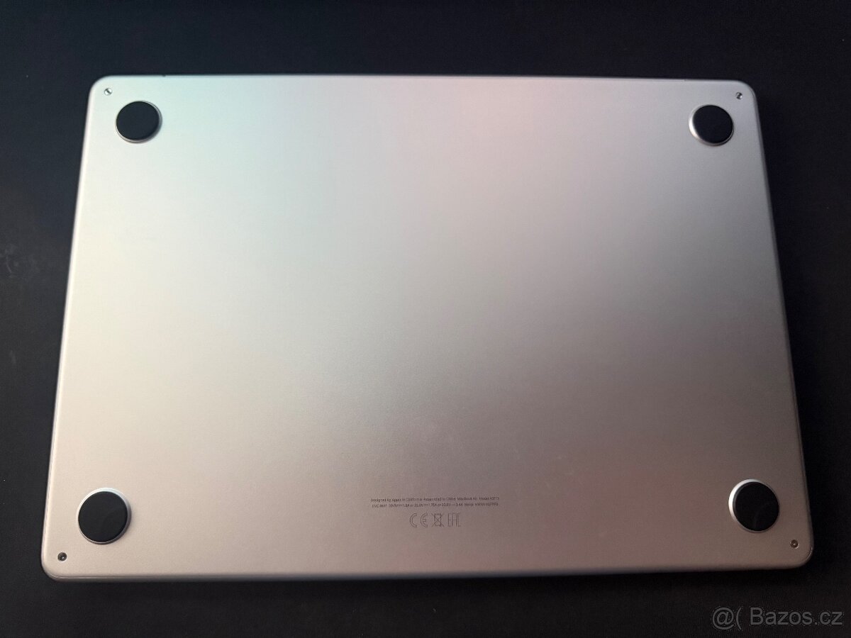 Macbook Air 13” M3/ 256GB/ 8GB/ baterie 100% - 4