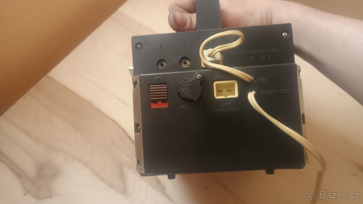 Retro přenosná televize Elektronika BL-100 - 4