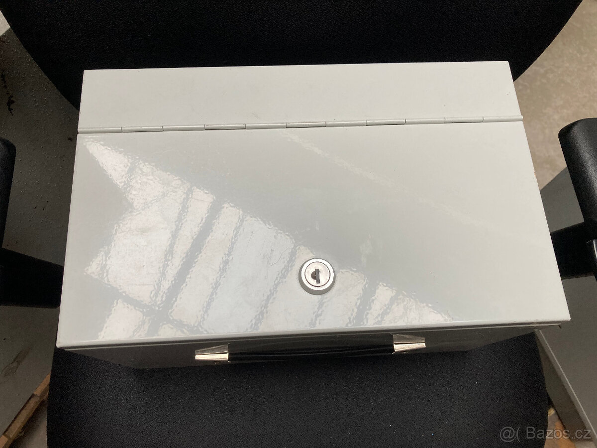 Trezor, pokladnička, kasička, střádanka, trezorek za 600 kč - 4