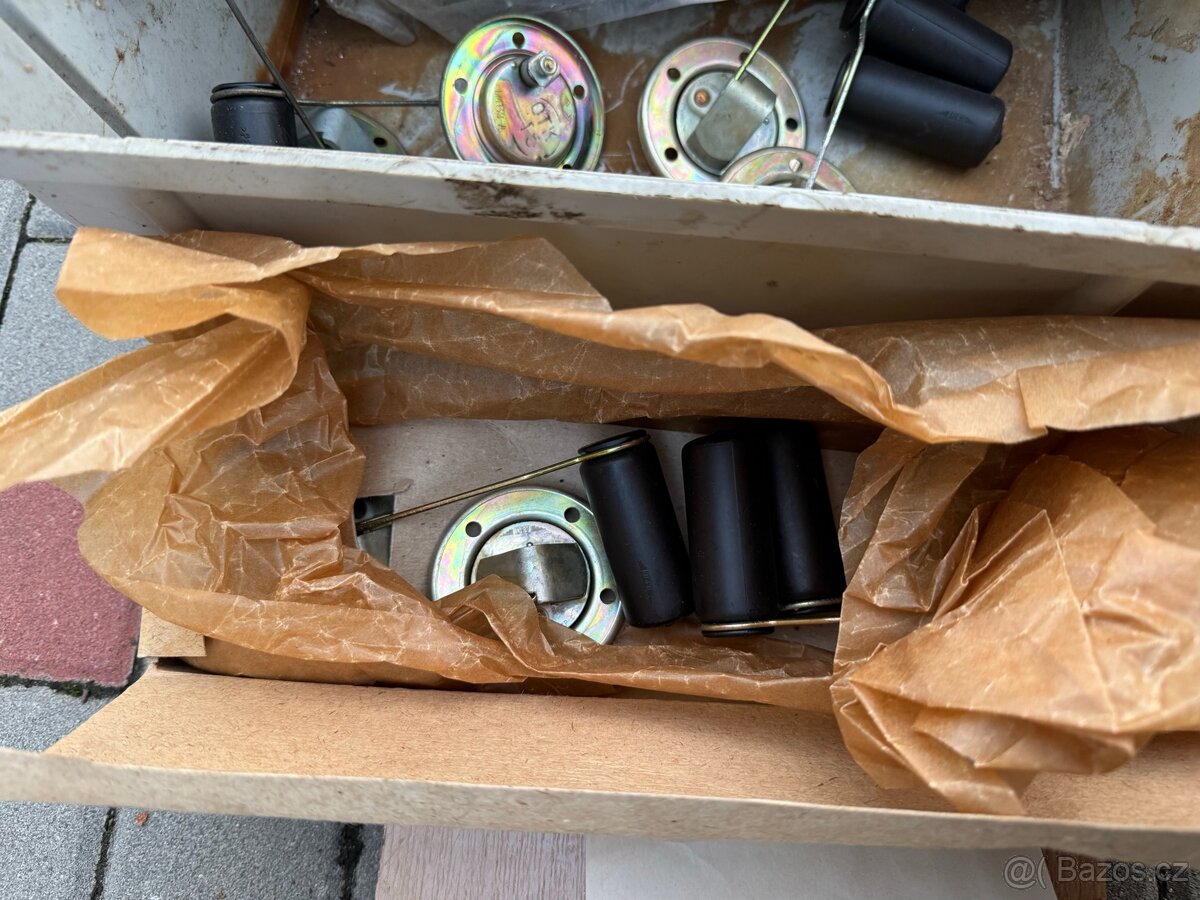 Volha Gaz 24, originální nové plováky nádrže - 4