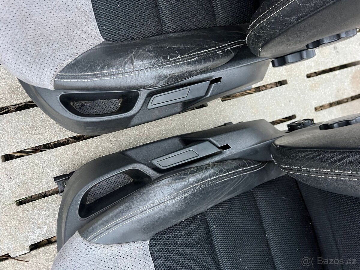 Škoda Octavia 2 RS sedačky - 4