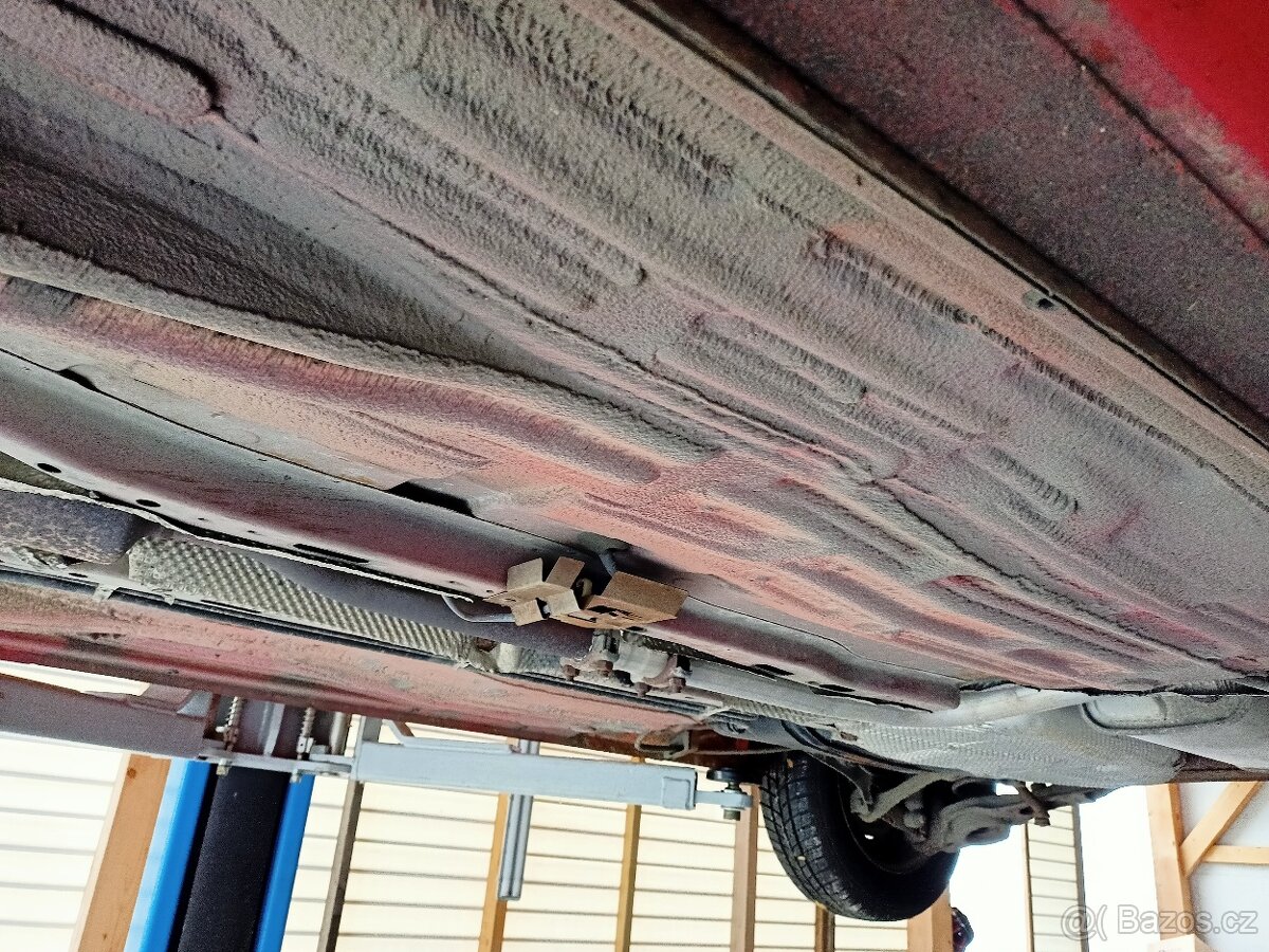 Ford Focus 1,6 Benzin 74kw, rok: 2003 První majitel. Klimati - 4