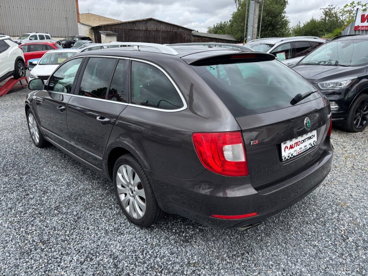 ŠKODA SUPERB 2,0TDi ELEGANCE 1.MAJITEL - 4