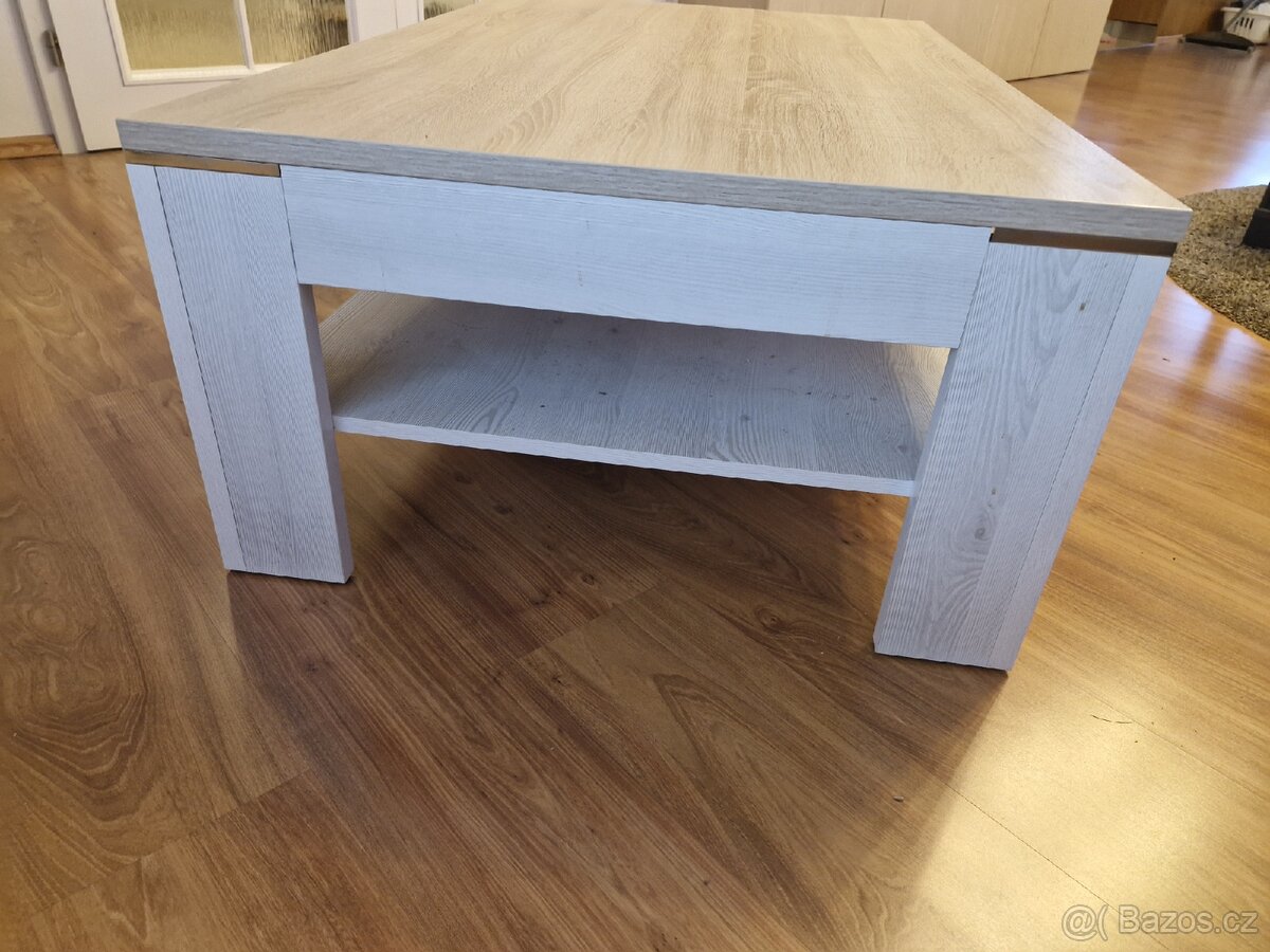 Dřevěný konferenční stolek - 4