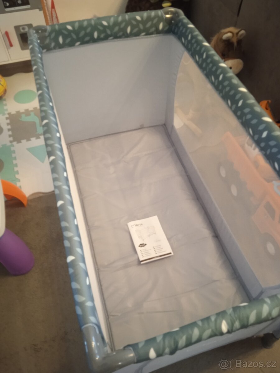 Skládací cestovní postýlka momi - 4