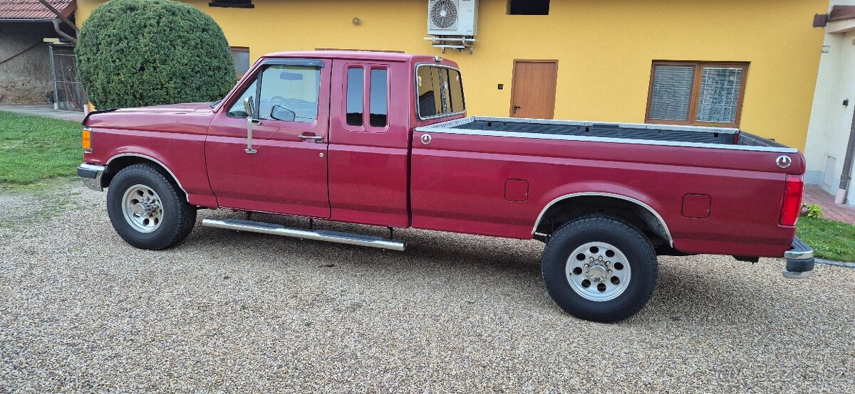 Ford F-250 V8 automat - 4