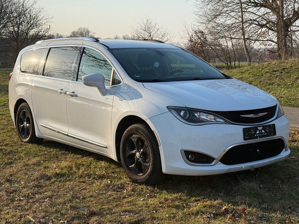 Chrysler Pacifica - 4