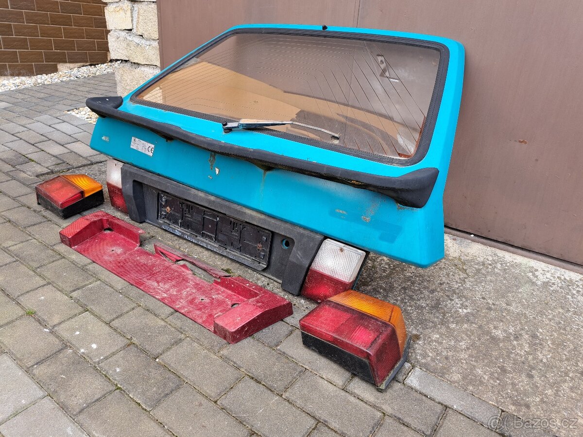 Škoda Favorit, Forman, páté dveře a zadní světla - 4