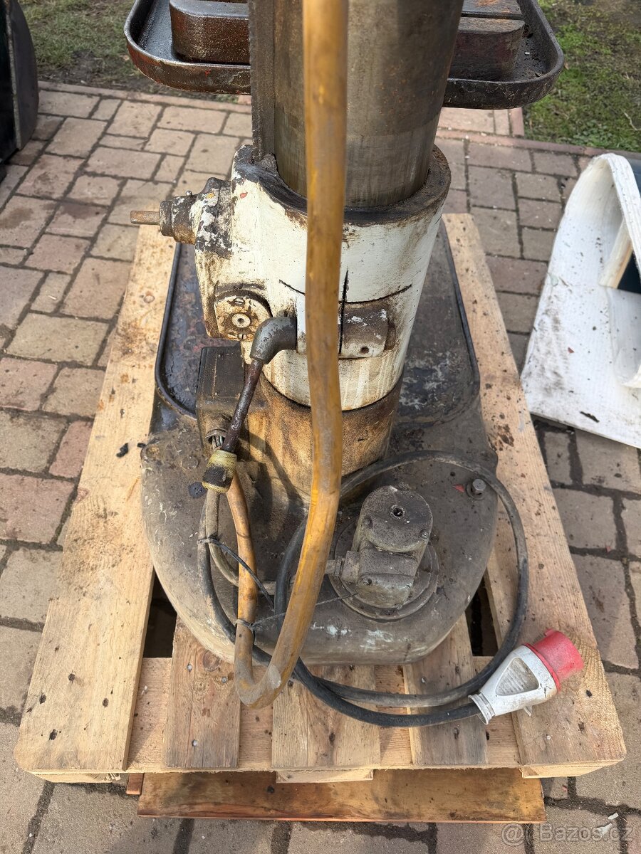 Stojanova vrtačka VS 32 A - 4