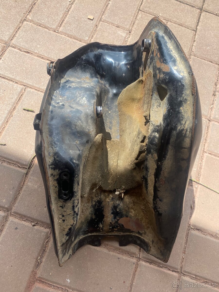 Yamaha DT nádrž
