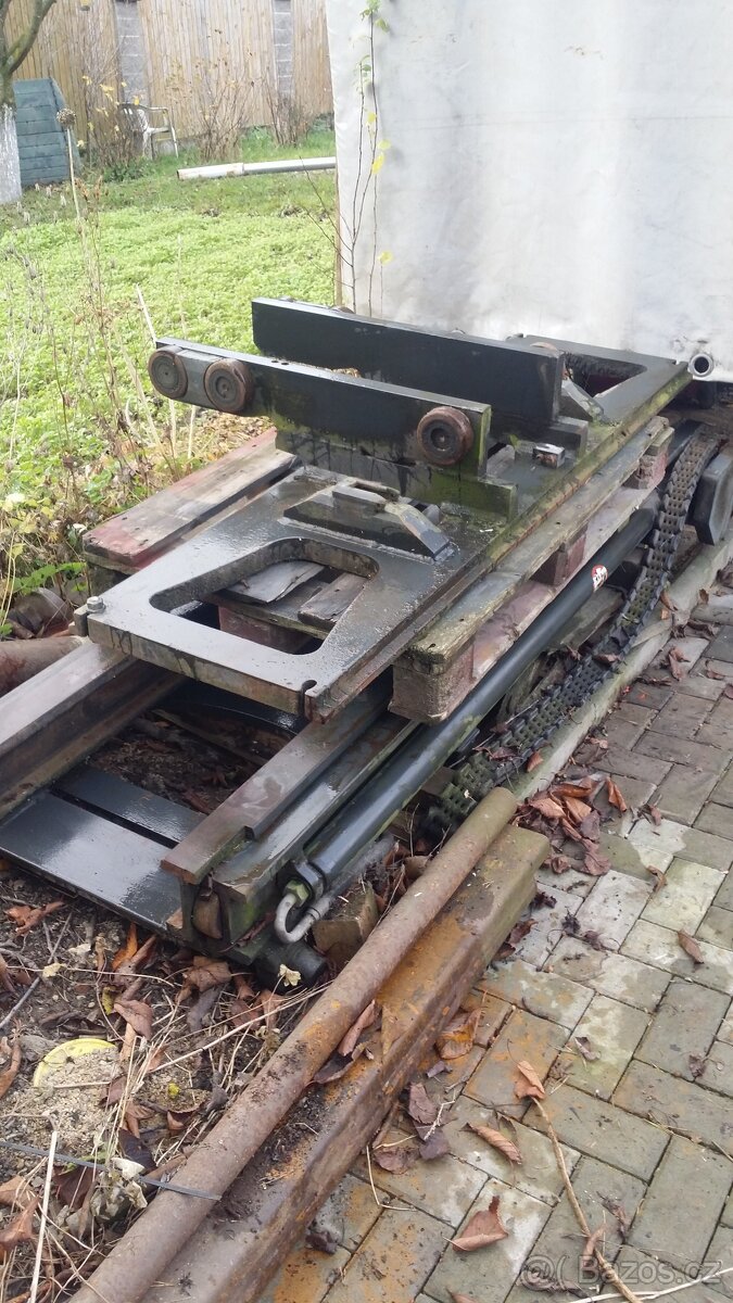 stožár, věž, zdvihové zařízení s deskou Linde 352 - 4