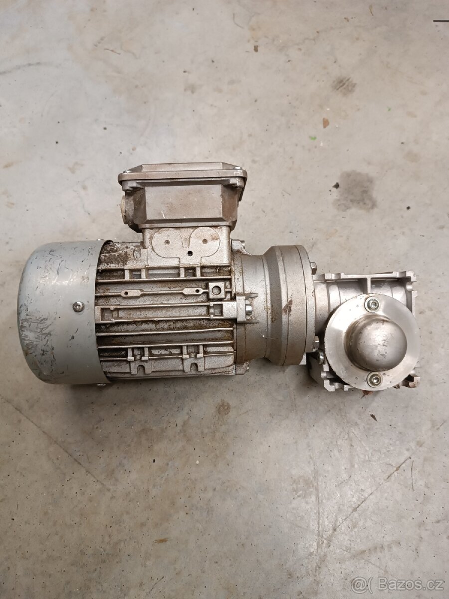 Elektromotor s převodovkou 178ot/min - 4