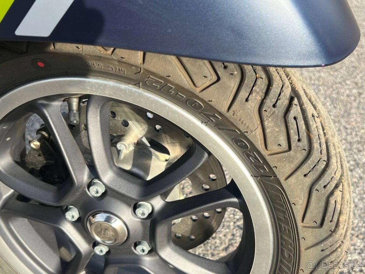 Vespa GTS 300 Super Tech ABS - 4