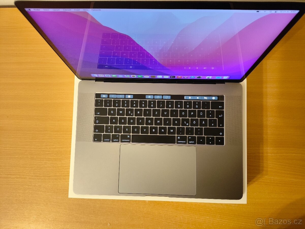 MacBook Pro 15 2016 | i7 • 16GB • 1TB SSD - 4