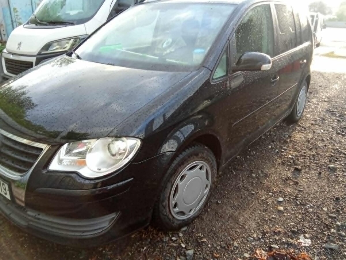 VOLKSWAGEN TOURAN - 4
