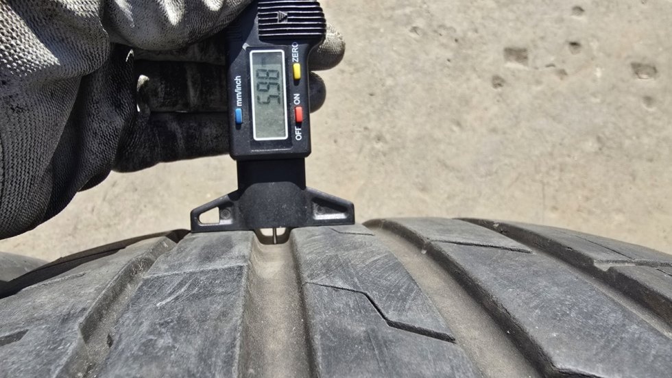 Letní pneu 235/40/19 Hankook - 4
