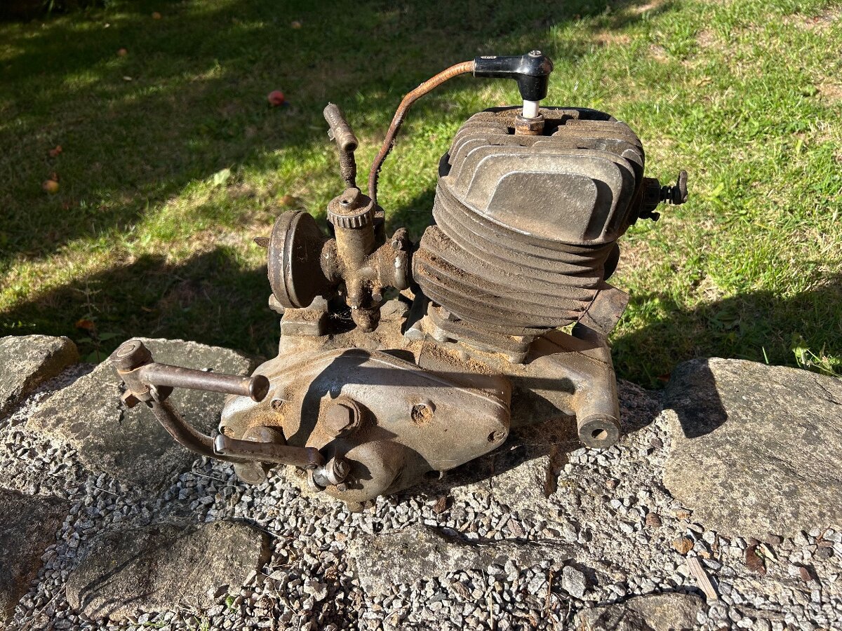 Cz 175 motor - 4