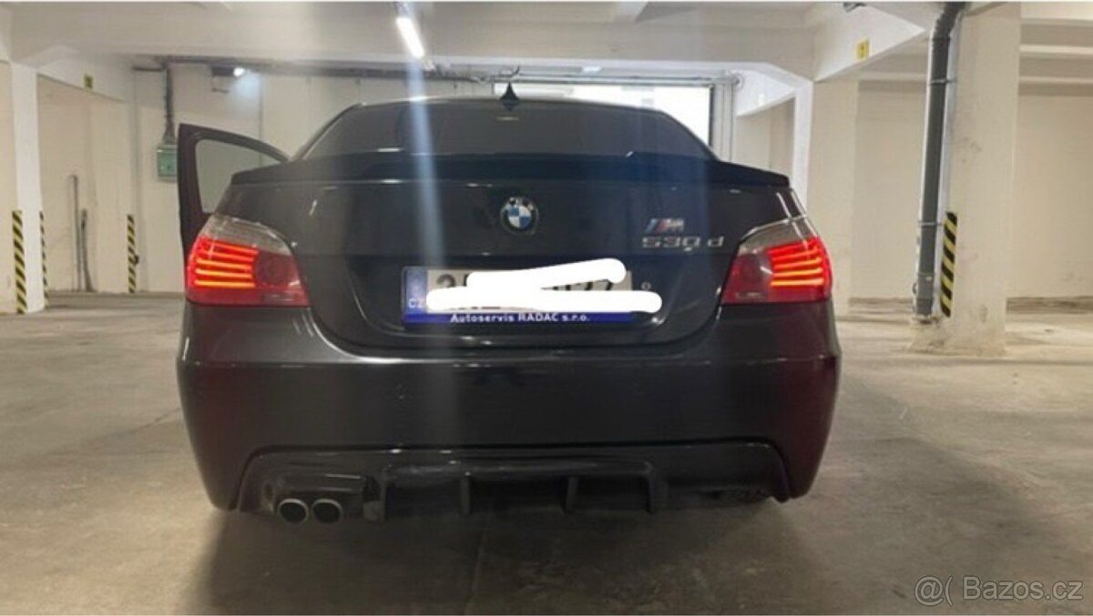 BMW E60 E61 Difuzor zadního nárazníku – Černý lesk - 4