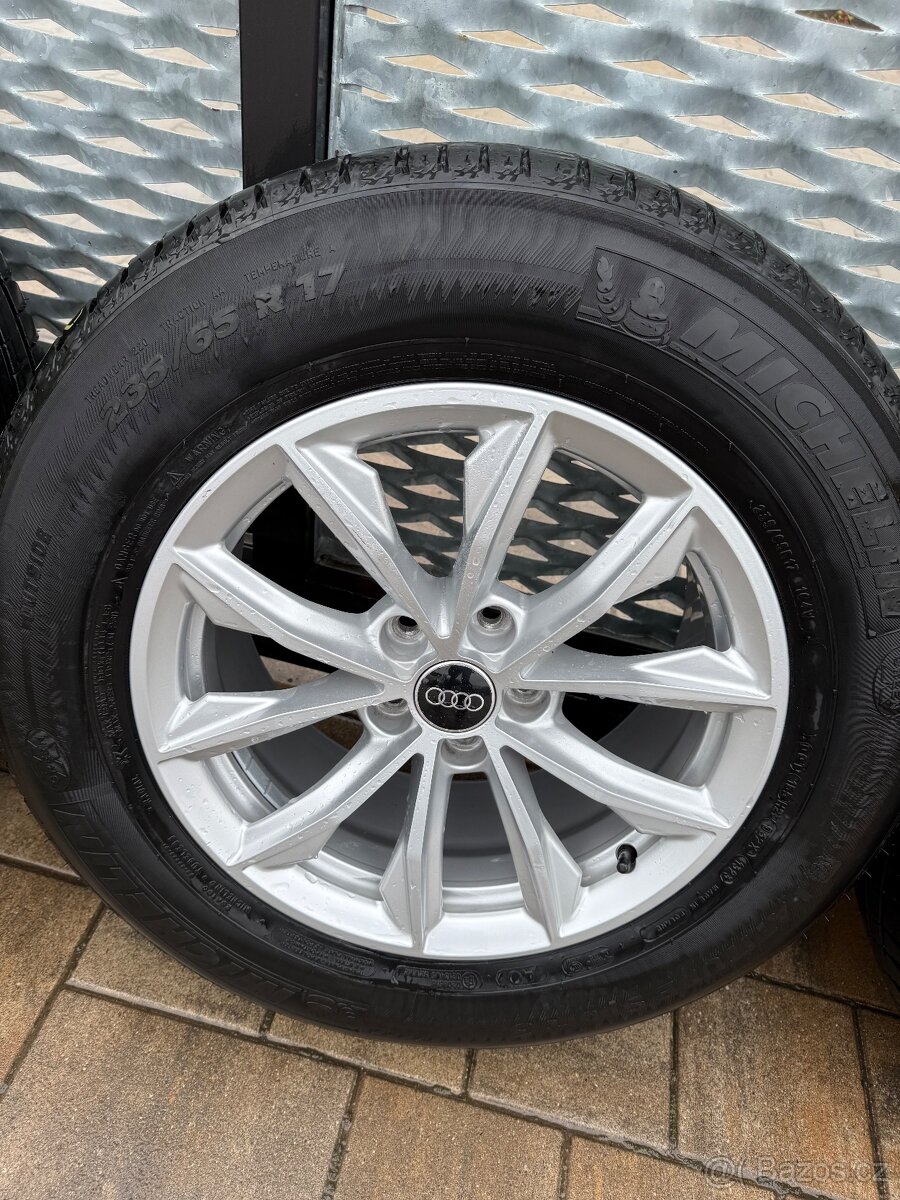 Audi Q5 235/65R17 104w - 4