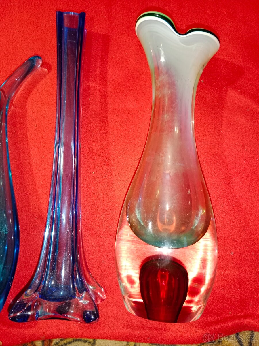 Vázy 30 ks - skleněné, porcelánové a mosazné - 4