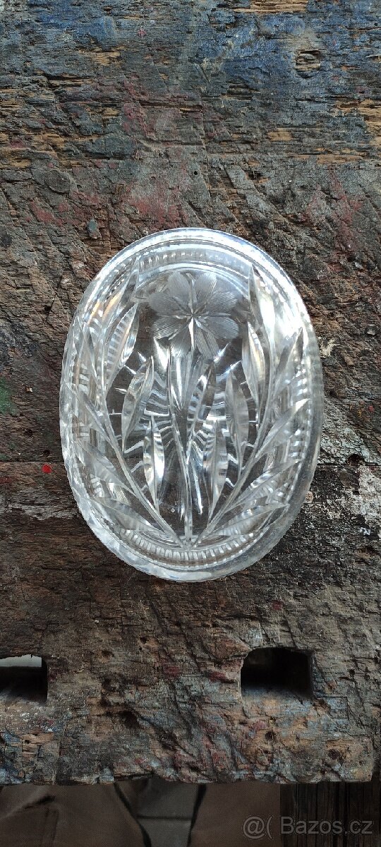 Broušená skleněná dóza s víčkem - 4