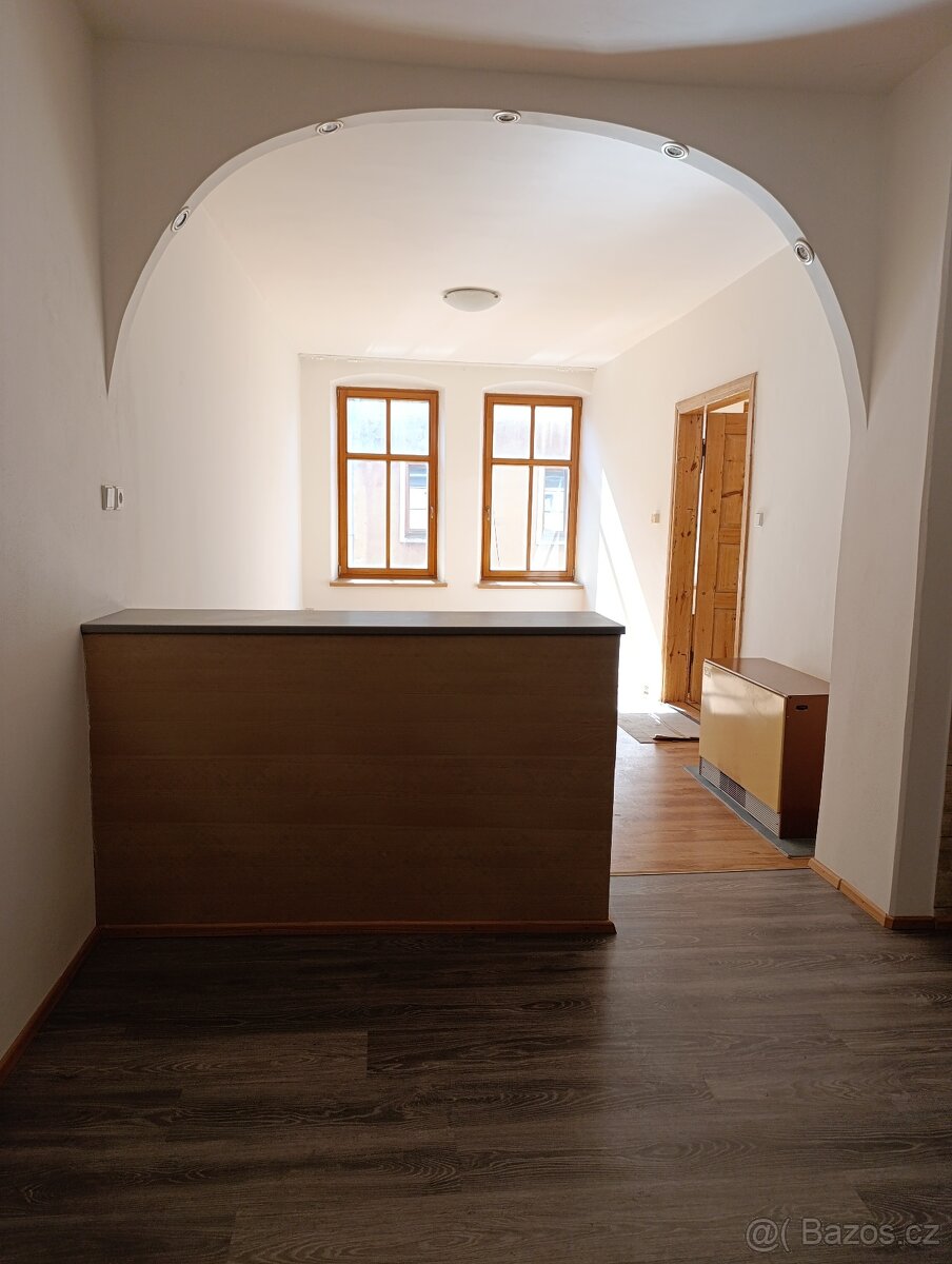 Pronajmu byt 2+1 v Broumově - 4