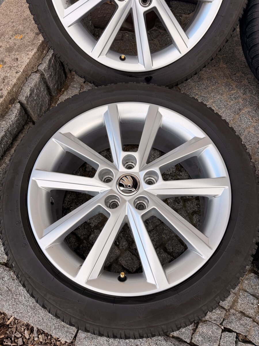 5x112 225/45 R17 - 4