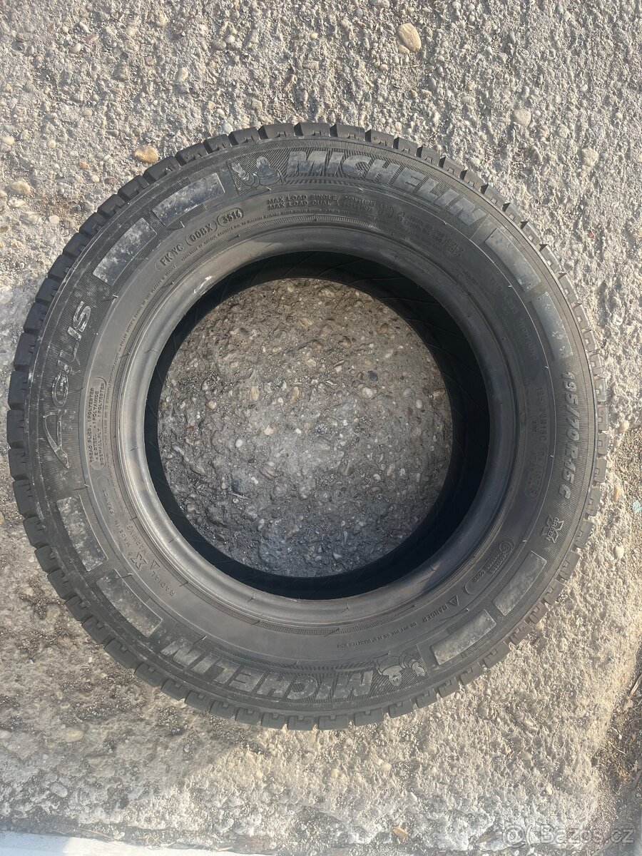 Pneu 195/70/15 C - 4