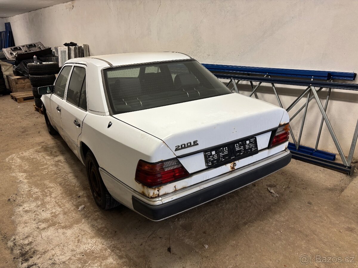 Mercedes W124 200E - 4