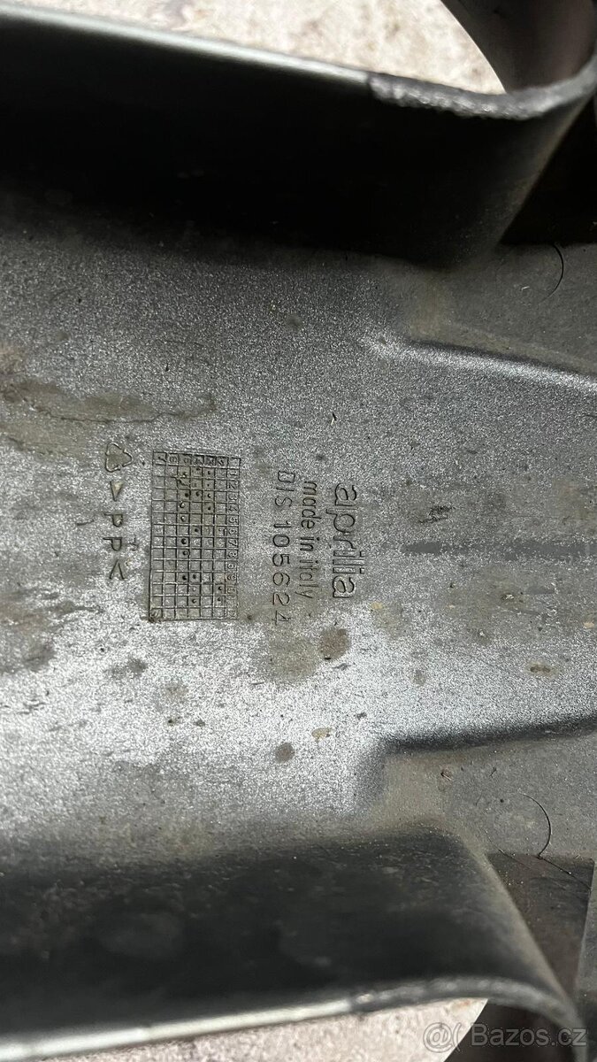 Aprilia Atlantic 250 blatník - 4