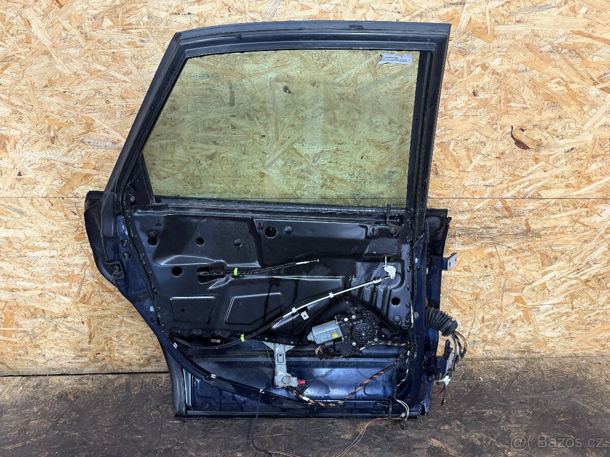 NASTROJENÉ LEVÉ ZADNÍ DVEŘE AUDI A8 D2 - 4
