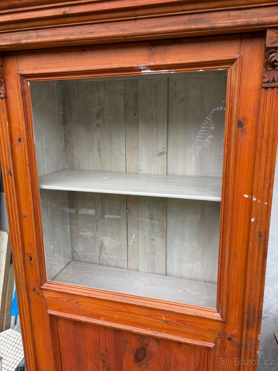 Starožitná prosklená selská vitrína - 4