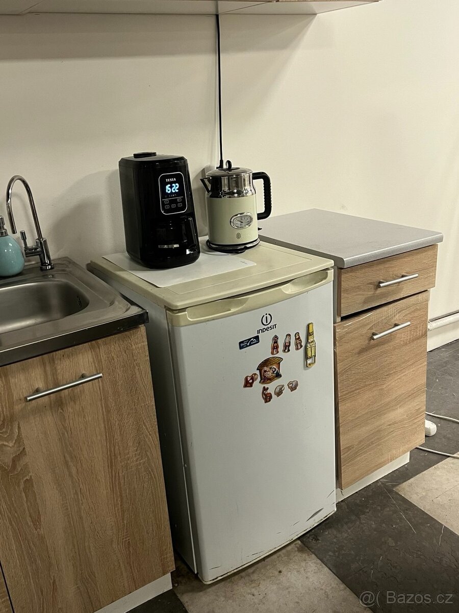 Do konce listopadu Kuchyňský stůl, židle, kuchyňská sestava - 4