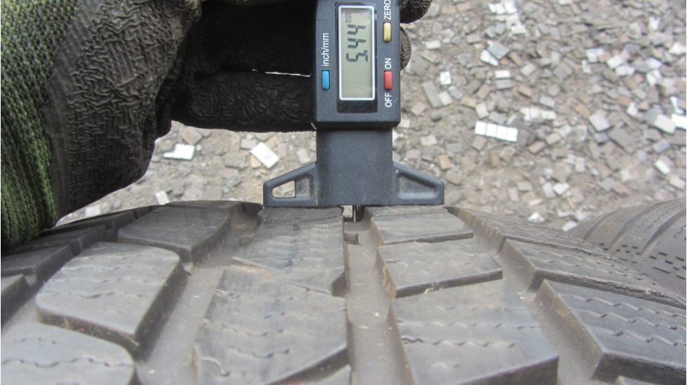 Zimní pneu 215/60/16 Continental - 4