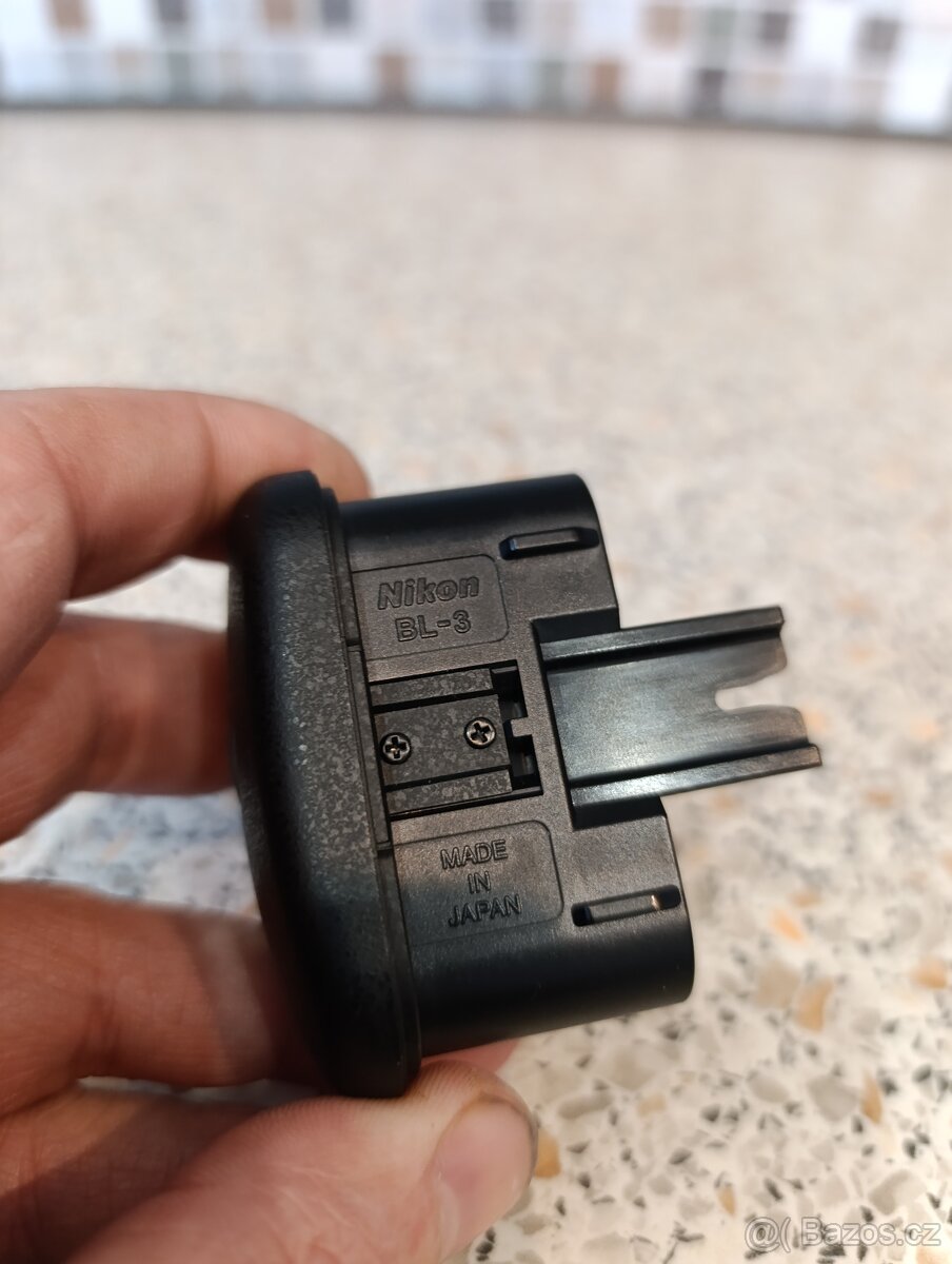 Krytka prostoru pro baterii BL-3 Nikon F6 - 4