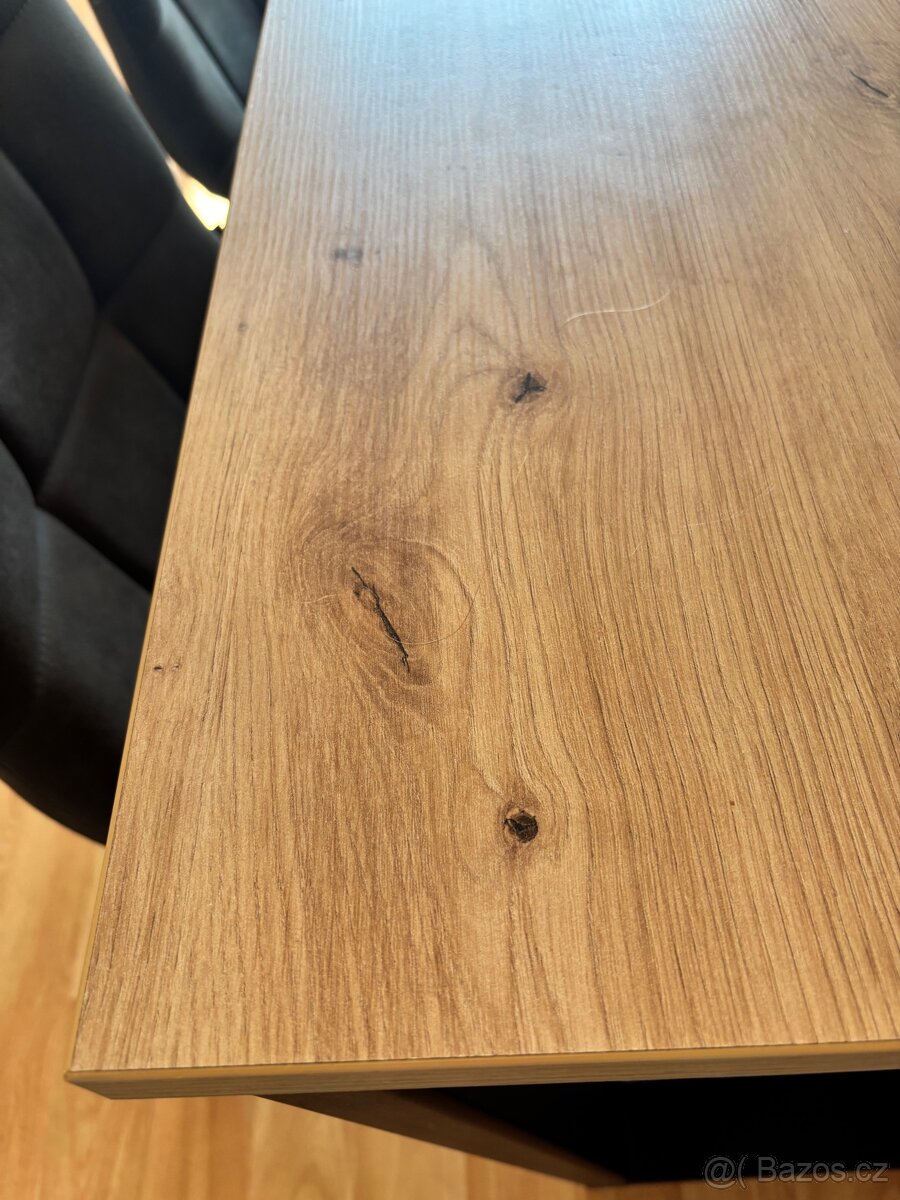 Jídelní stůl - 4