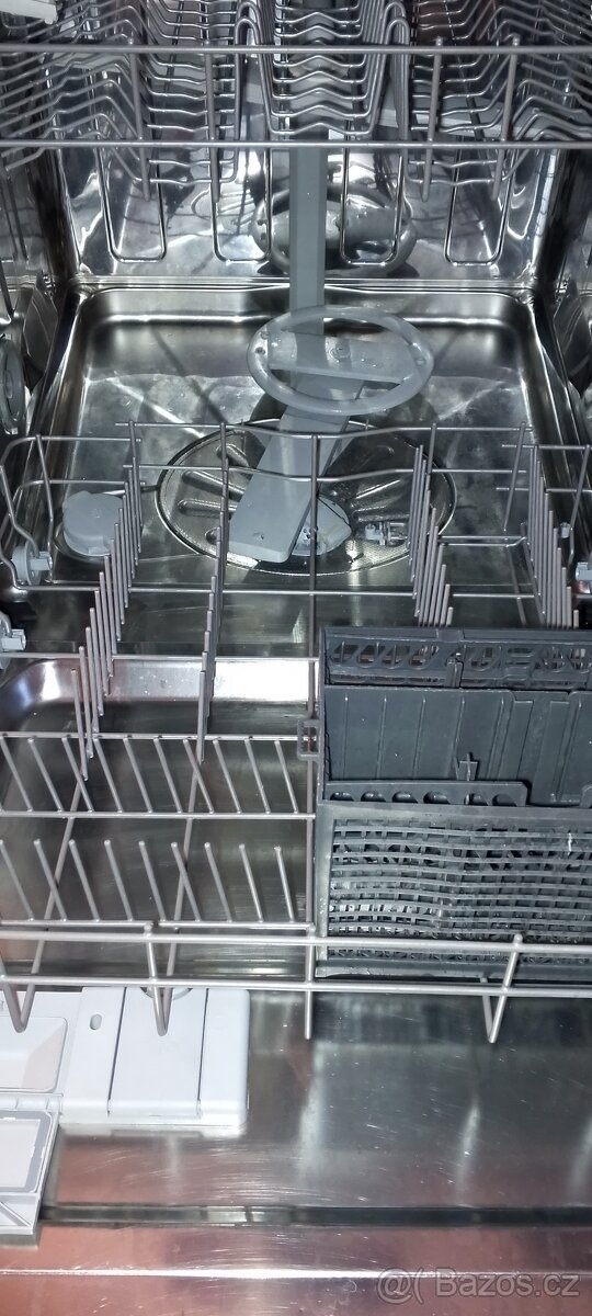Vestavná myčka 60cm - 4