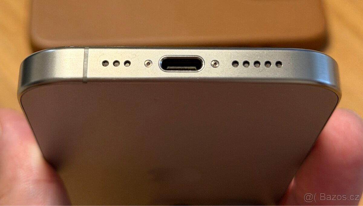 iPhone 15 Pro - 256 GB - 4