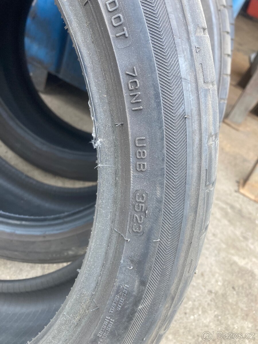 Bridgestone 235/40/R19 letní - 4