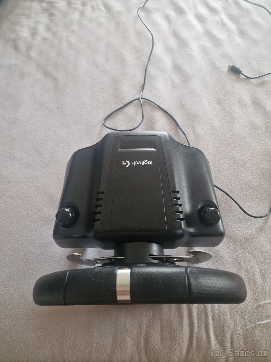 Logitech G920 s pedály + řadící pákou a stojanem - 4